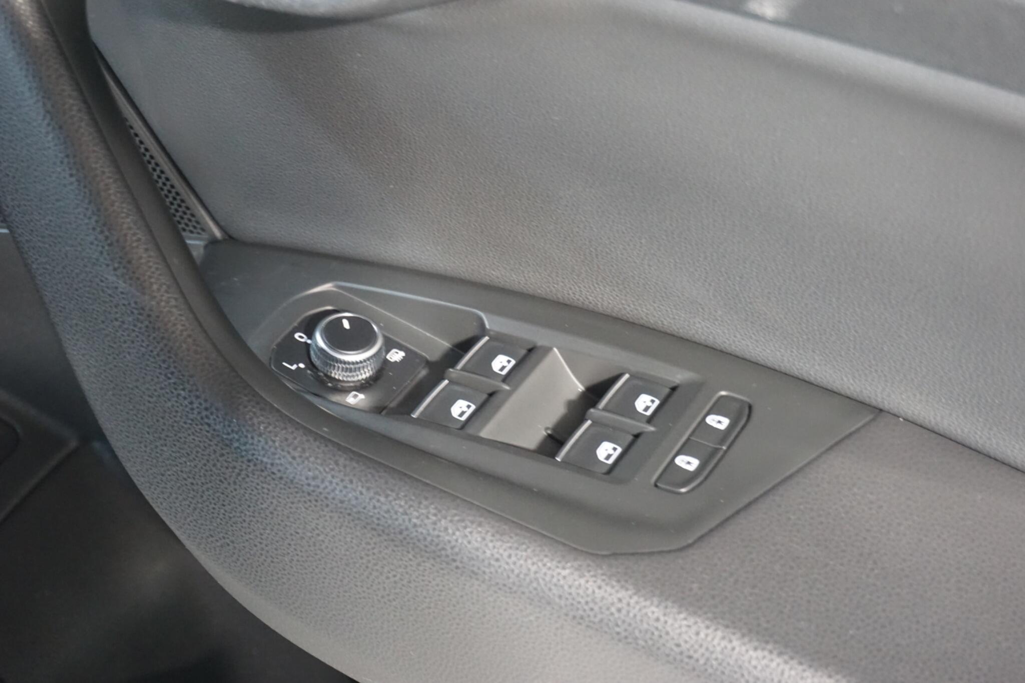Volkswagen Touareg 3.0 TDI V6 R-Line SUV 5dr Diesel Tiptronic 4Motion Euro 6 (s/s) (286 ps)